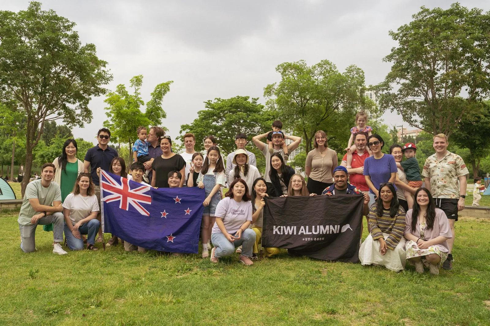Kiwi Alumni Korea members at the Matariki picnic by the Han River
